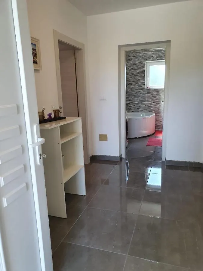 Apartment Creo Loborika Marcana